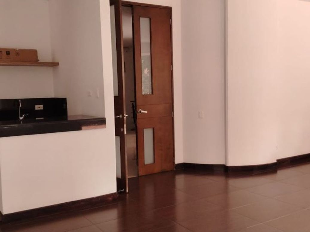 Apartamento de 2 alcobas en venta en Chicó Navarra, Bogotá, 150 m² · foto 15 de 20