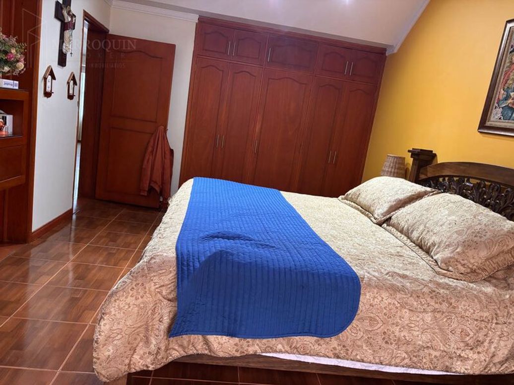 Casa de 5 alcobas en venta en El Salitre, Bogotá, 415 m² · foto 9 de 20