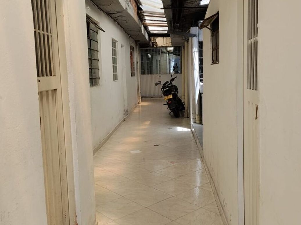 Casa de 5 alcobas en venta en Las Galias, Bogotá, 250 m² · foto 4 de 7