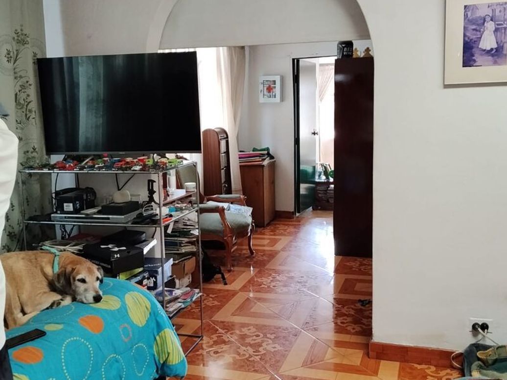 Casa de 5 alcobas en venta en Las Galias, Bogotá, 250 m² · foto 3 de 7