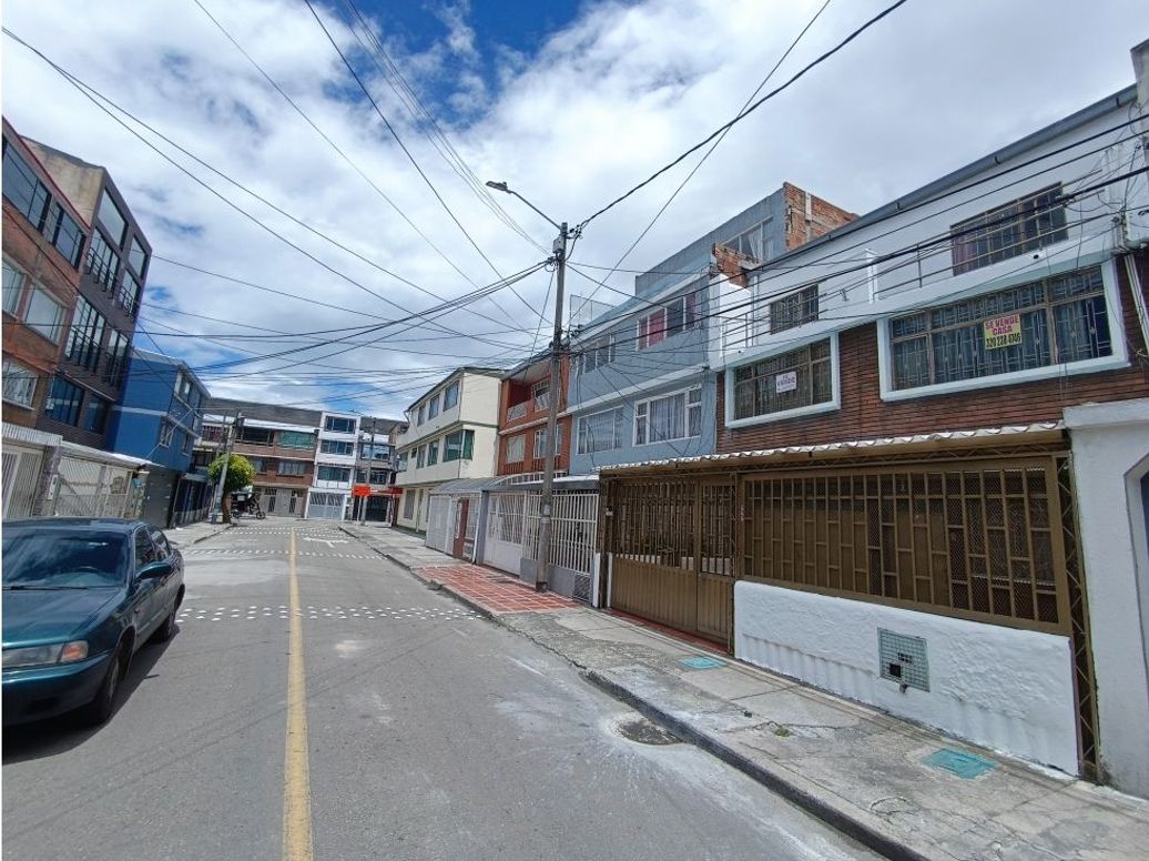 Casa de 9 alcobas en venta en Remanso Sur, Bogotá, 331 m² · foto 2 de 20