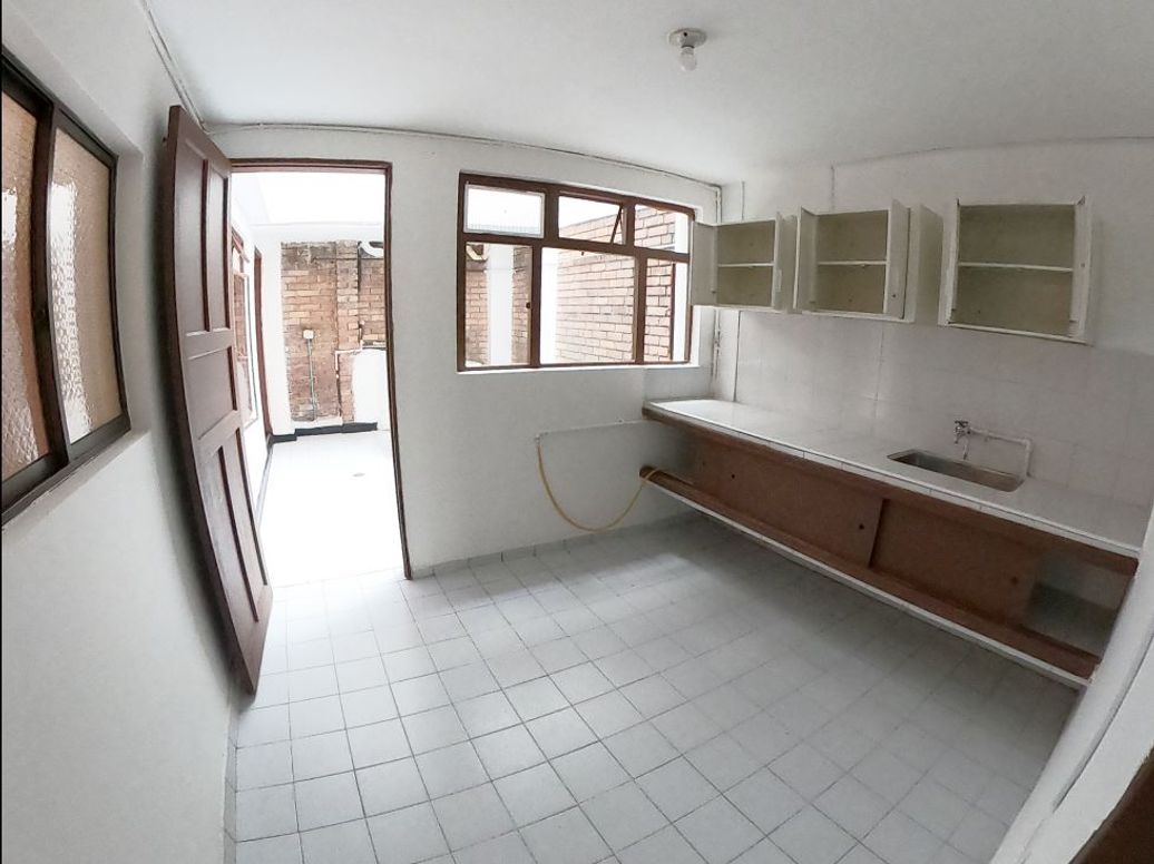 Casa de 9 alcobas en venta en Remanso Sur, Bogotá, 331 m² · foto 13 de 20
