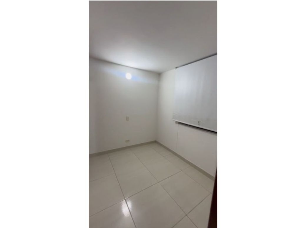 Apartamento de 3 alcobas en venta en Castilla, Bogotá, 47 m² · foto 2 de 13