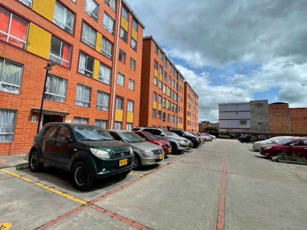 Apartamento de 3 alcobas en venta en El Portal Del Sol, Bogotá, 43 m² · foto 2 de 16