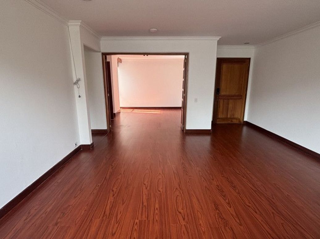 Apartamento de 3 alcobas en venta en Club De Los Lagartos, Bogotá, 176 m² · foto 4 de 20