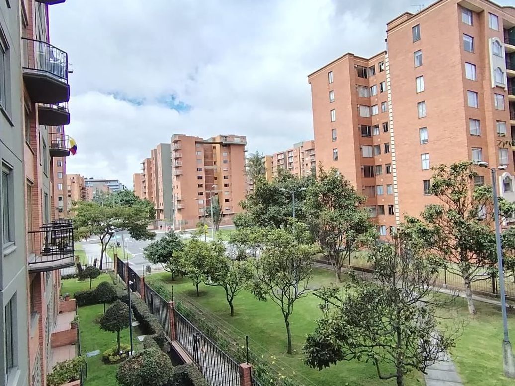Apartamento de 4 alcobas en venta en Cr. Lugano, Bogotá, 98 m² · foto 6 de 20