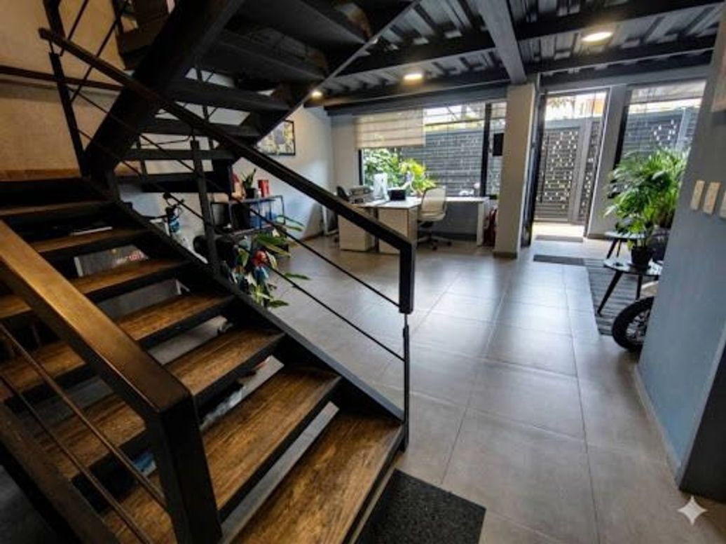 Casa de 6 alcobas en venta en San Felipe, Bogotá, 450 m² · foto 2 de 20