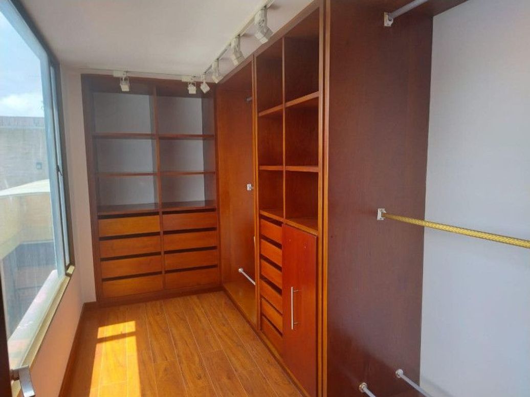 Apartamento de 5 alcobas en venta en Santa Barbara Occidental, Bogotá, 379 m² · foto 15 de 20