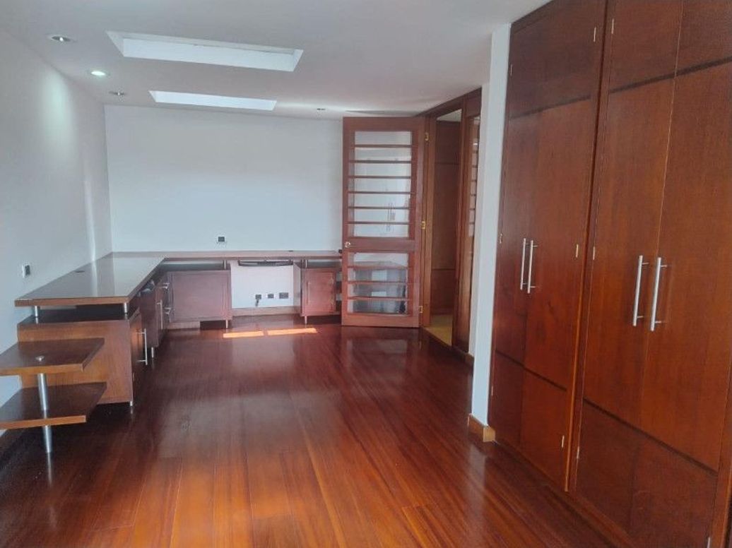 Apartamento de 5 alcobas en venta en Santa Barbara Occidental, Bogotá, 379 m² · foto 7 de 20