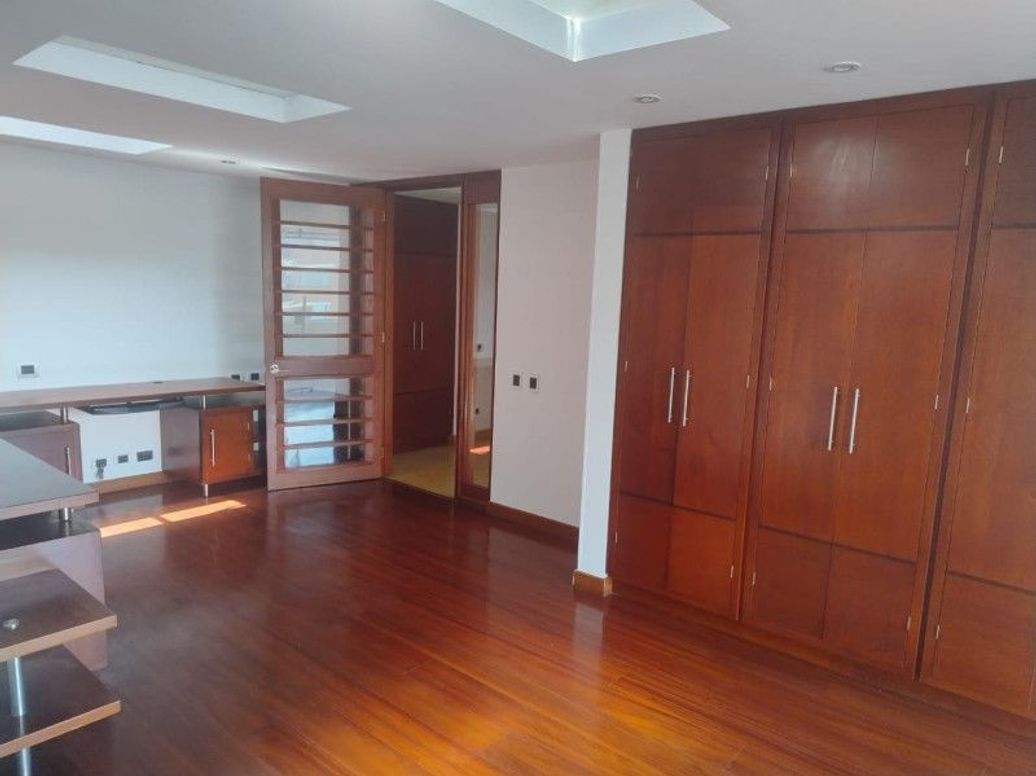 Apartamento de 5 alcobas en venta en Santa Barbara Occidental, Bogotá, 379 m² · foto 11 de 20
