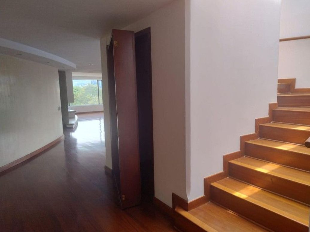 Apartamento de 5 alcobas en venta en Santa Barbara Occidental, Bogotá, 379 m² · foto 6 de 20