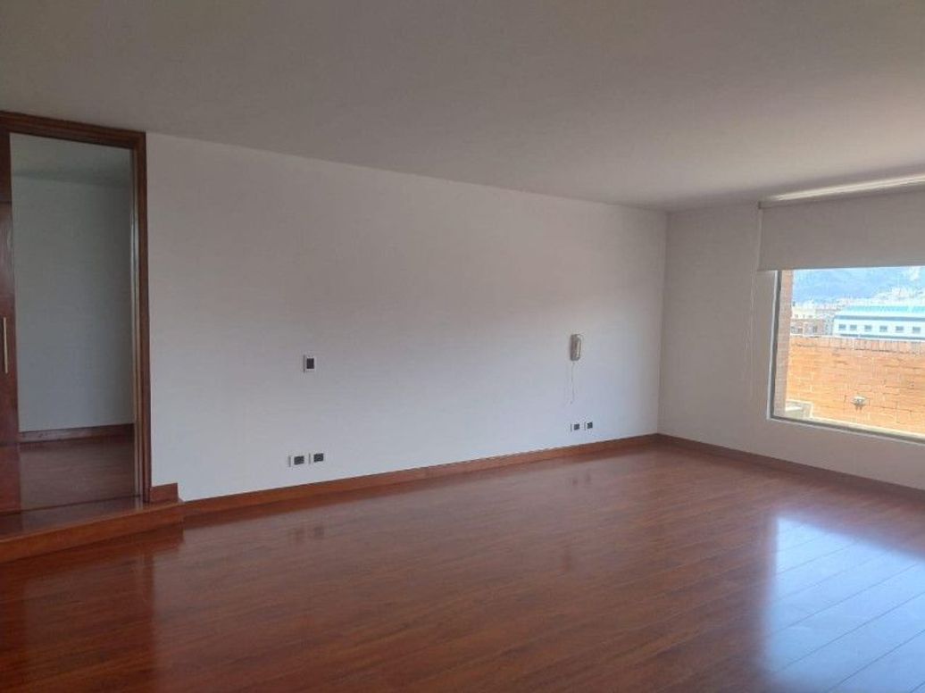 Apartamento de 5 alcobas en venta en Santa Barbara Occidental, Bogotá, 379 m² · foto 13 de 20