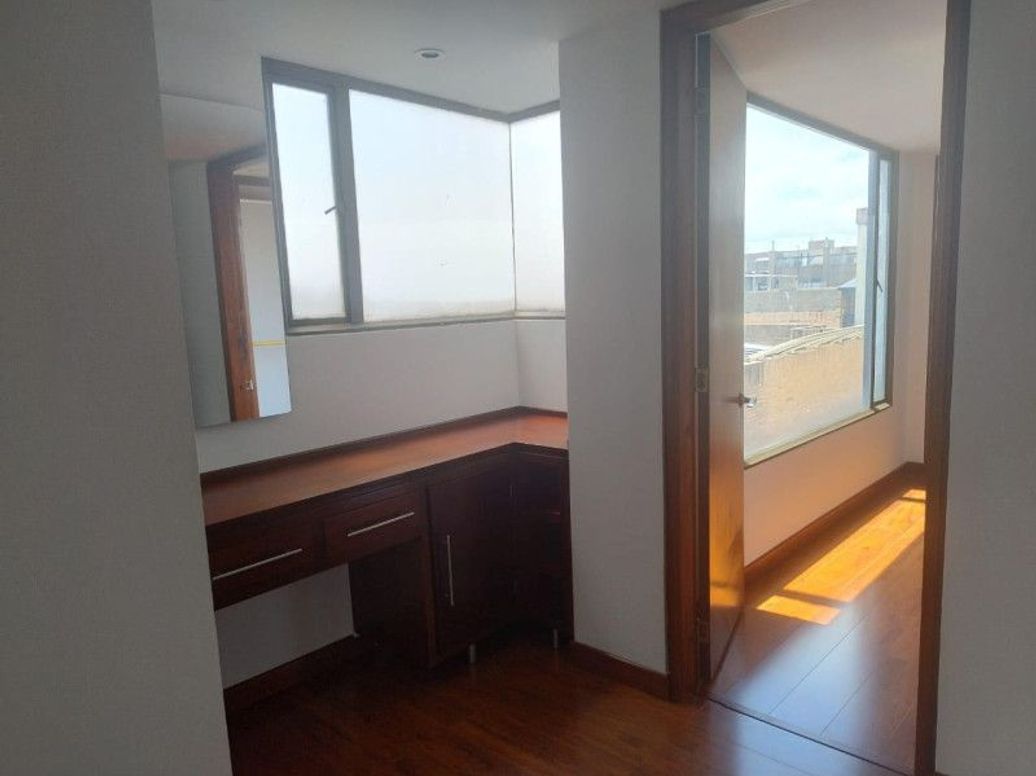 Apartamento de 5 alcobas en venta en Santa Barbara Occidental, Bogotá, 379 m² · foto 14 de 20