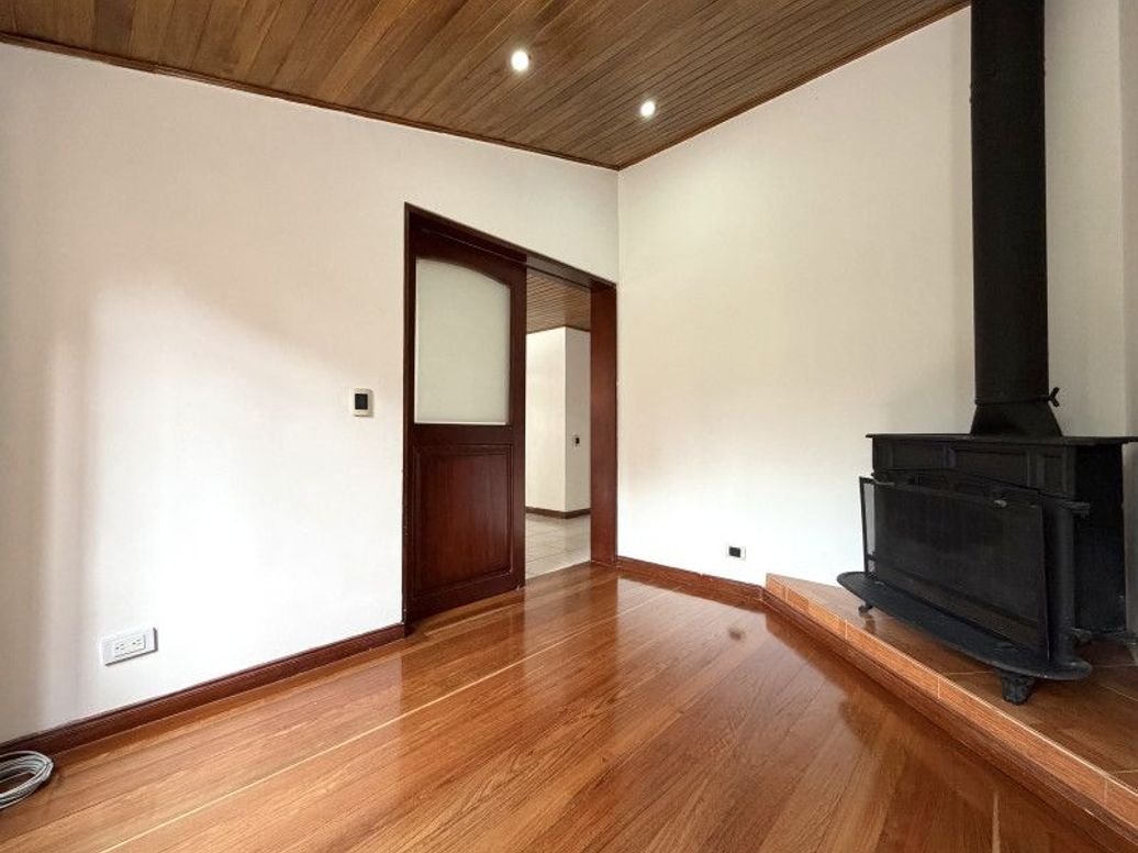 Casa de 3 alcobas en venta en Ub. Cordoba Niza, Bogotá, 228 m² · foto 7 de 20