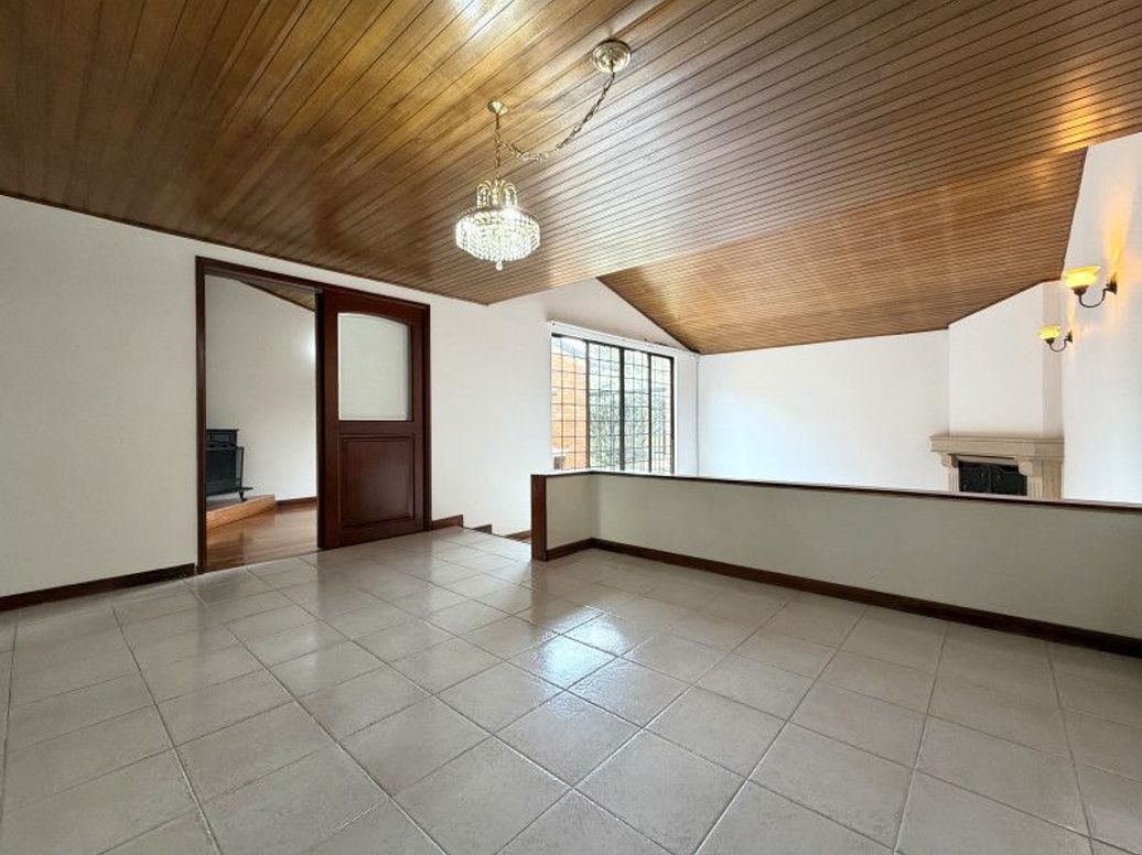 Casa de 3 alcobas en venta en Ub. Cordoba Niza, Bogotá, 228 m² · foto 8 de 20