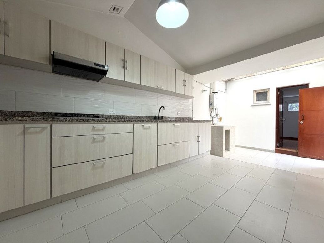 Casa de 3 alcobas en venta en Ub. Cordoba Niza, Bogotá, 228 m² · foto 10 de 20