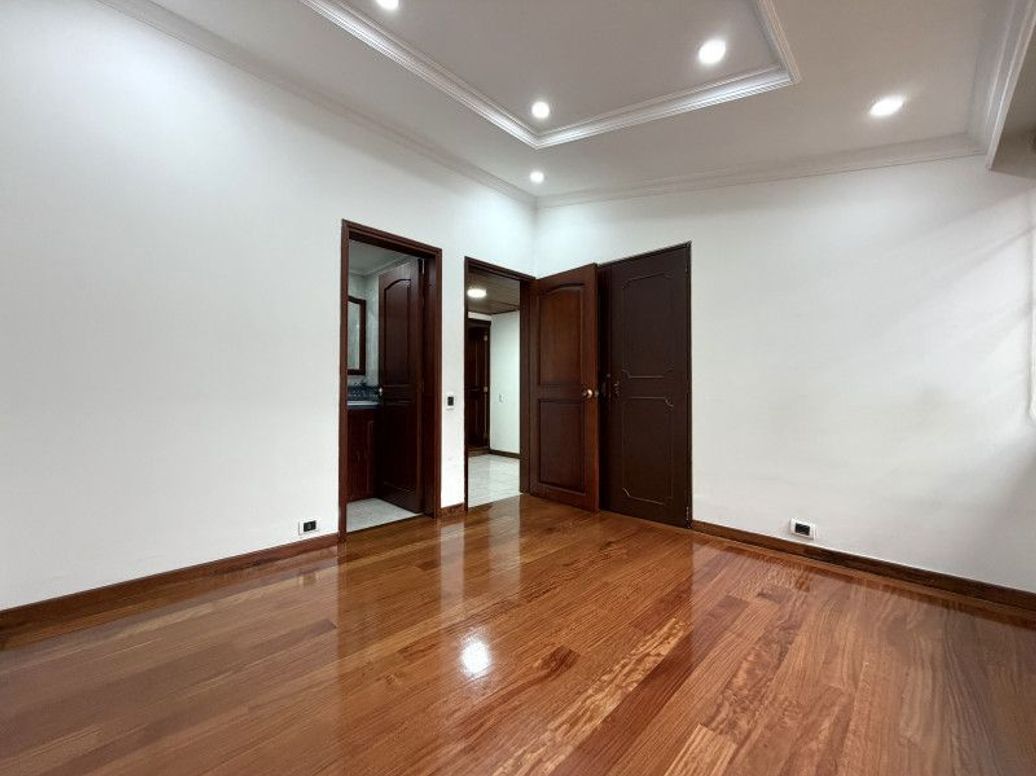 Casa de 3 alcobas en venta en Ub. Cordoba Niza, Bogotá, 228 m² · foto 18 de 20