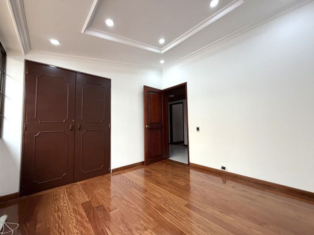 Casa de 3 alcobas en venta en Ub. Cordoba Niza, Bogotá, 228 m² · foto 16 de 20