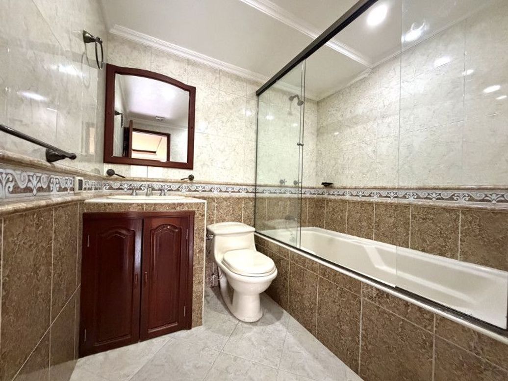 Casa de 3 alcobas en venta en Ub. Cordoba Niza, Bogotá, 228 m² · foto 15 de 20
