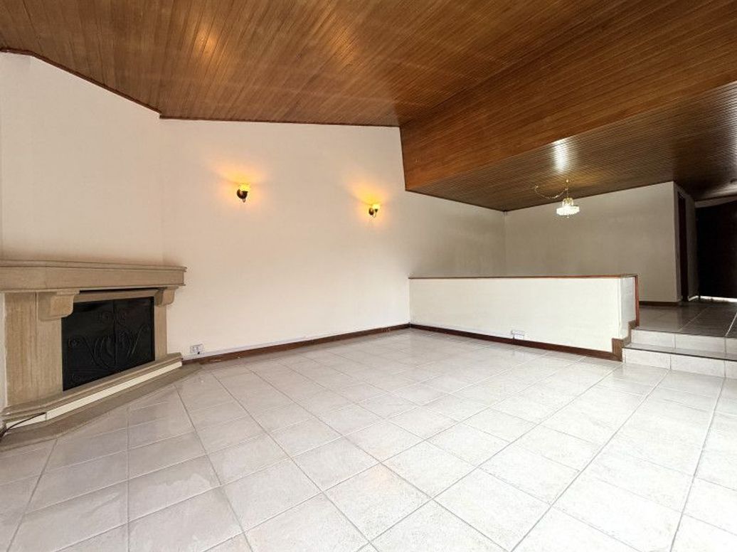 Casa de 3 alcobas en venta en Ub. Cordoba Niza, Bogotá, 228 m² · foto 2 de 20