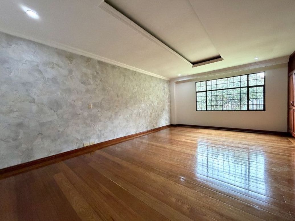 Casa de 3 alcobas en venta en Ub. Cordoba Niza, Bogotá, 228 m² · foto 12 de 20