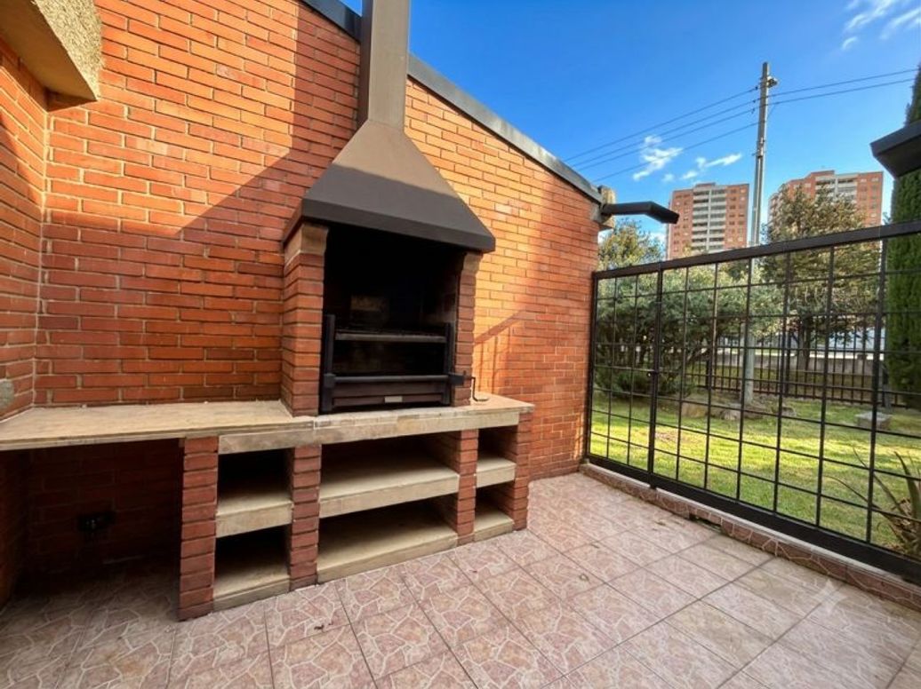 Casa de 3 alcobas en venta en Ub. Cordoba Niza, Bogotá, 228 m² · foto 5 de 20
