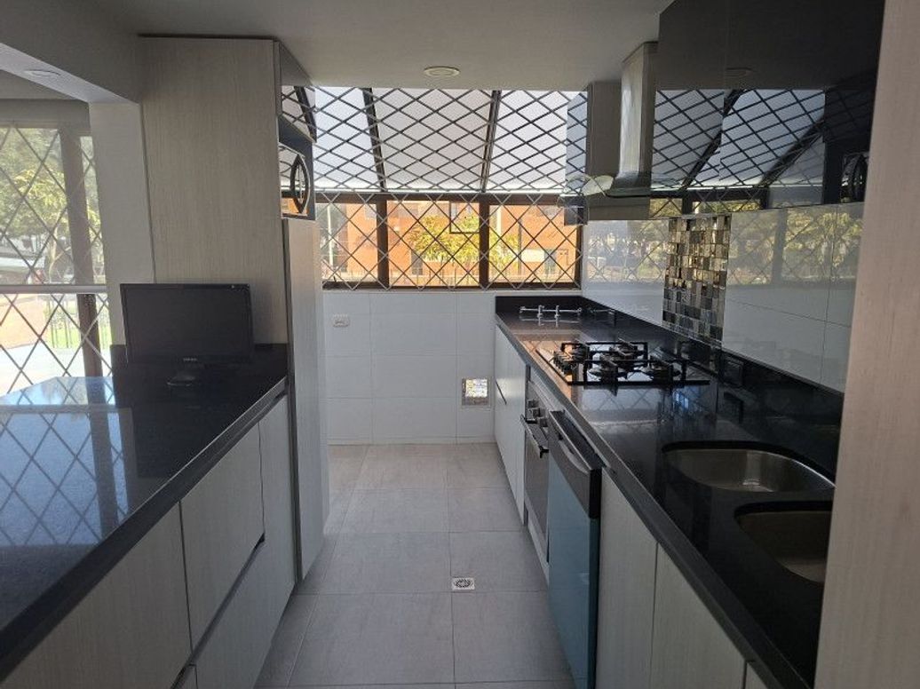 Apartamento de 4 alcobas en venta en Atenas, Bogotá, 240 m² · foto 8 de 20