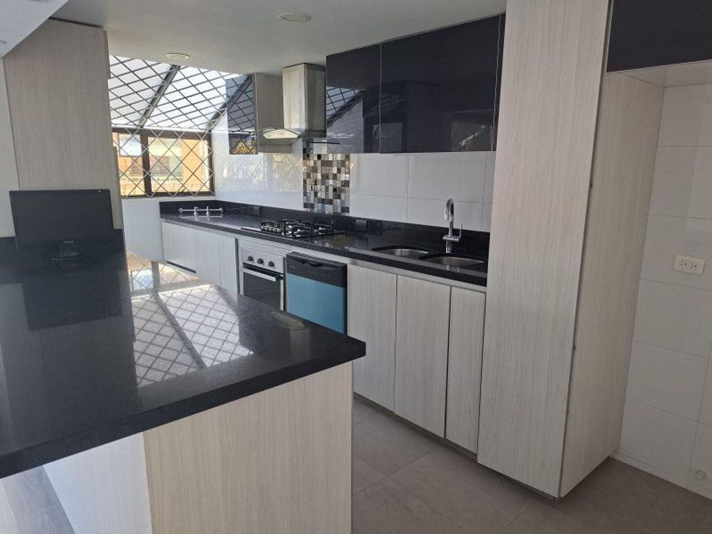 Apartamento de 4 alcobas en venta en Atenas, Bogotá, 240 m² · foto 9 de 20