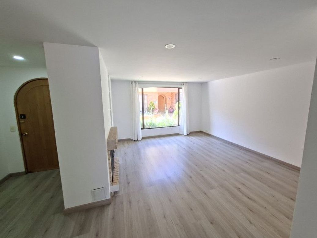 Apartamento de 4 alcobas en venta en Atenas, Bogotá, 240 m² · foto 2 de 20