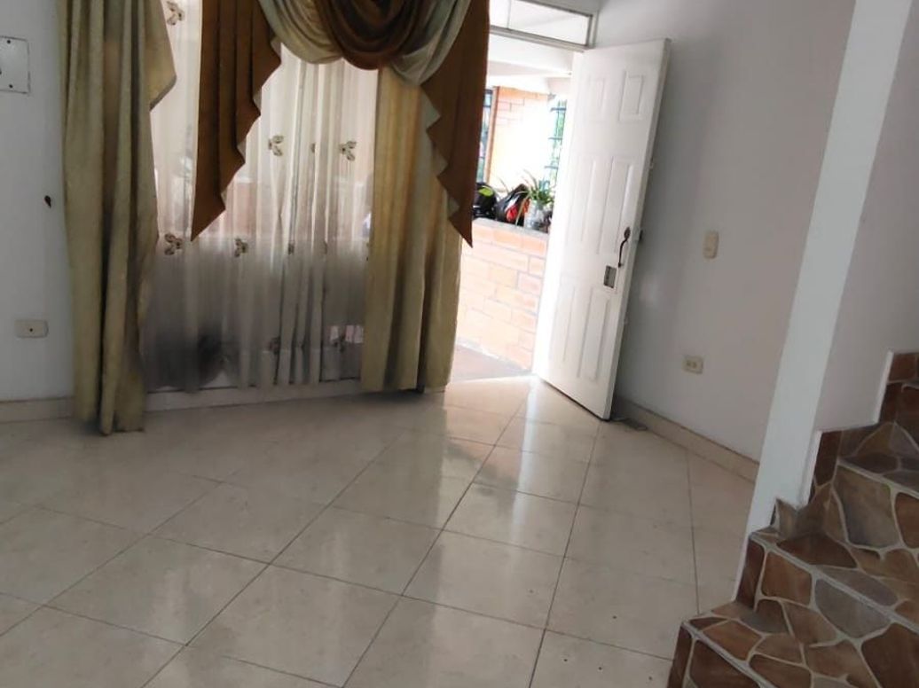 Casa de 4 alcobas en venta en Los Pantanos, Bogotá, 60 m² · foto 2 de 17