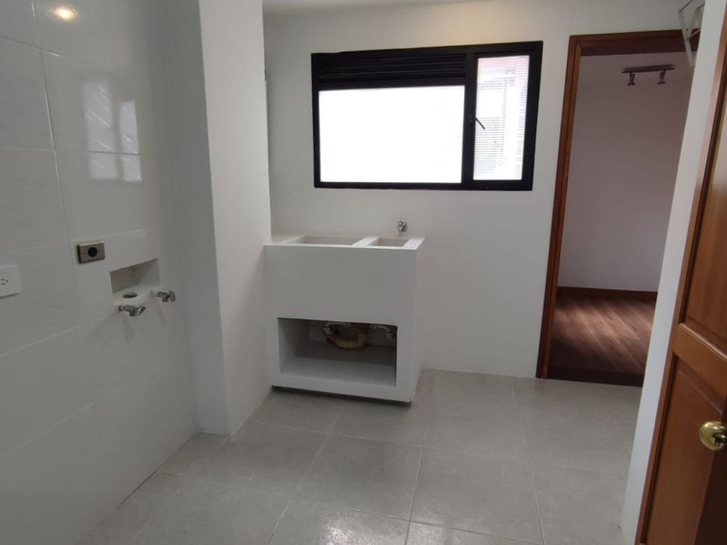 Apartamento de 3 alcobas en venta en Santa Ana Oriental, Bogotá, 224 m² · foto 11 de 16