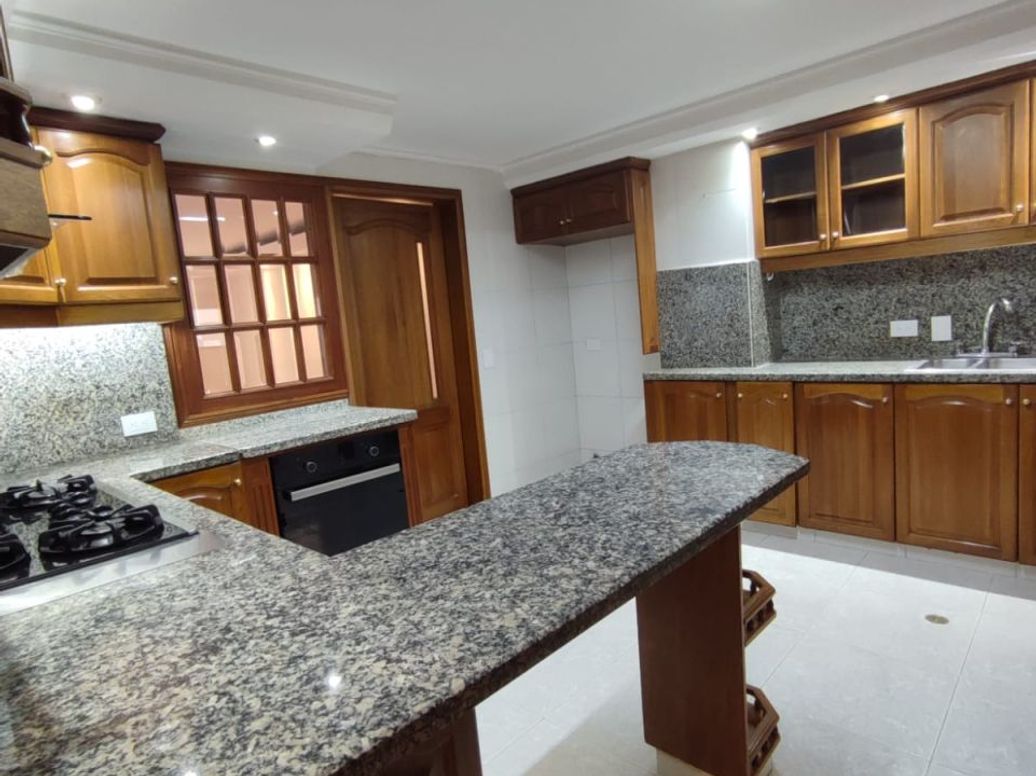 Apartamento de 3 alcobas en venta en Santa Ana Oriental, Bogotá, 224 m² · foto 6 de 16