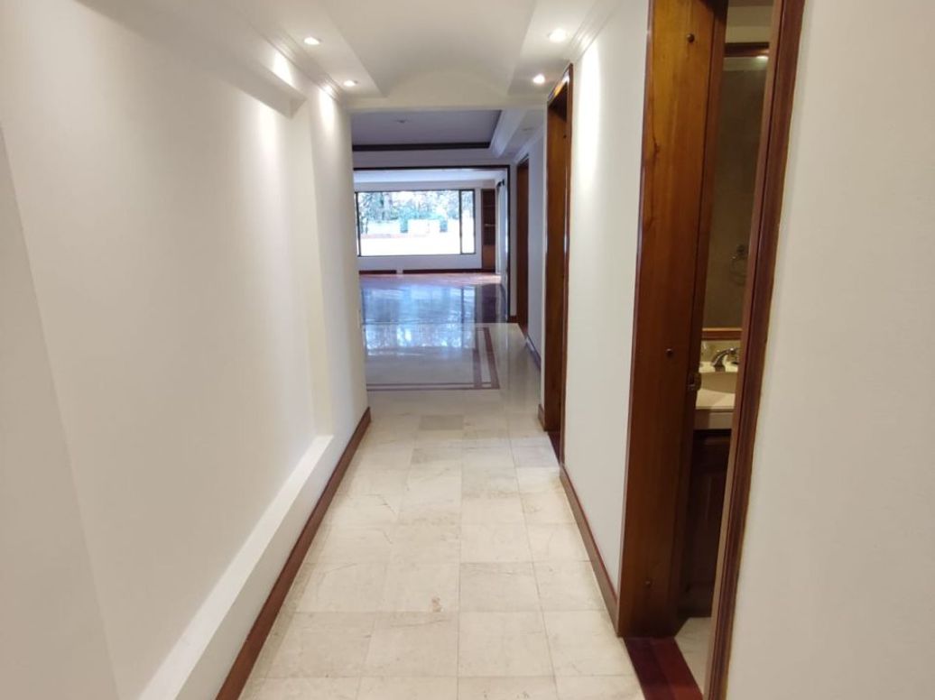 Apartamento de 3 alcobas en venta en Santa Ana Oriental, Bogotá, 224 m² · foto 7 de 16