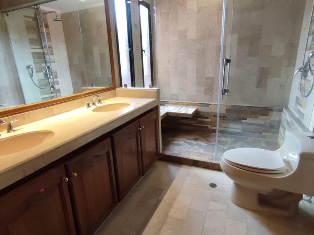 Apartamento de 3 alcobas en venta en Santa Ana Oriental, Bogotá, 224 m² · foto 15 de 16