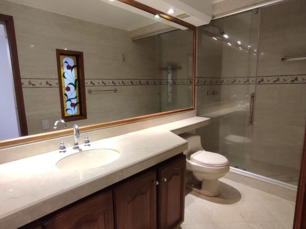 Apartamento de 3 alcobas en venta en Santa Ana Oriental, Bogotá, 224 m² · foto 12 de 16
