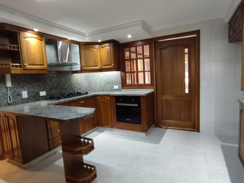 Apartamento de 3 alcobas en venta en Santa Ana Oriental, Bogotá, 224 m² · foto 5 de 16
