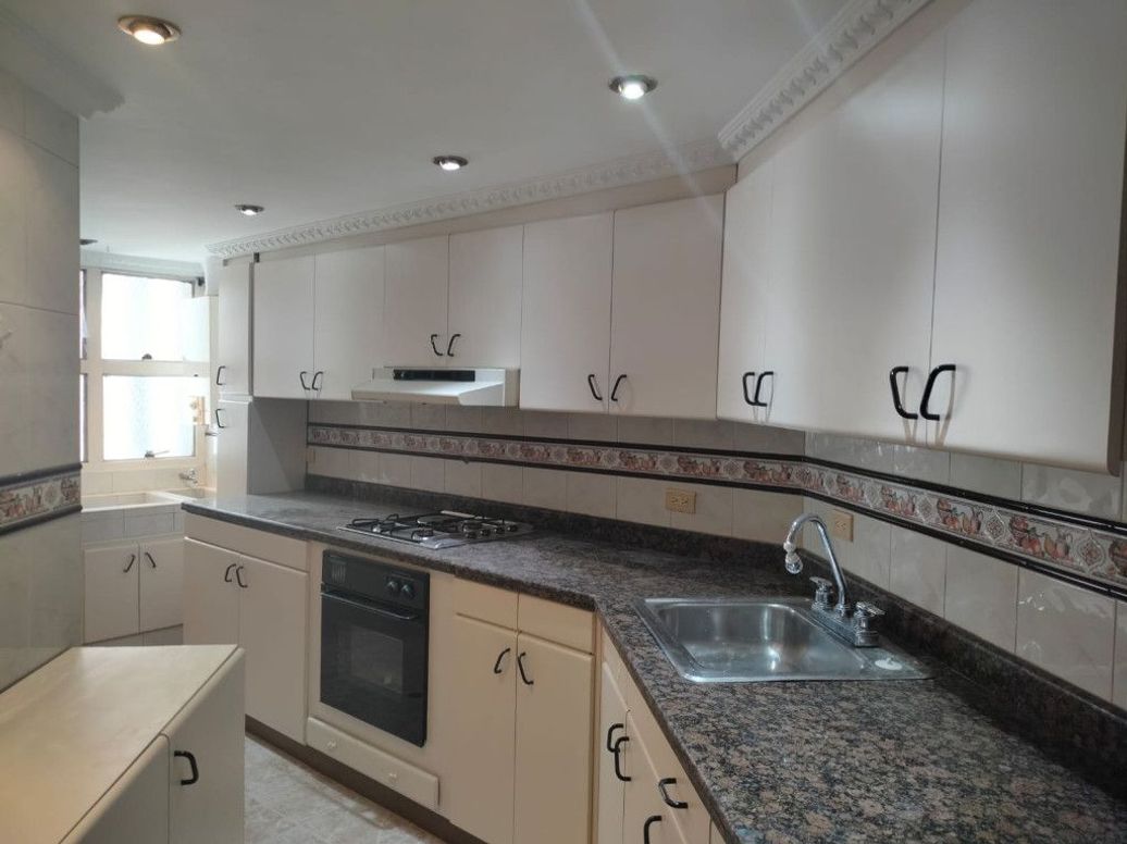 Apartamento de 3 alcobas en venta en Molinos Norte, Bogotá, 130 m² · foto 5 de 17