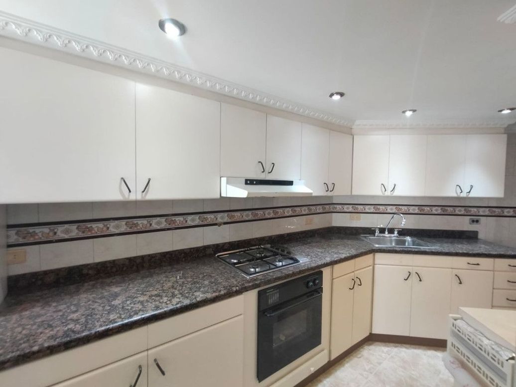 Apartamento de 3 alcobas en venta en Molinos Norte, Bogotá, 130 m² · foto 6 de 17