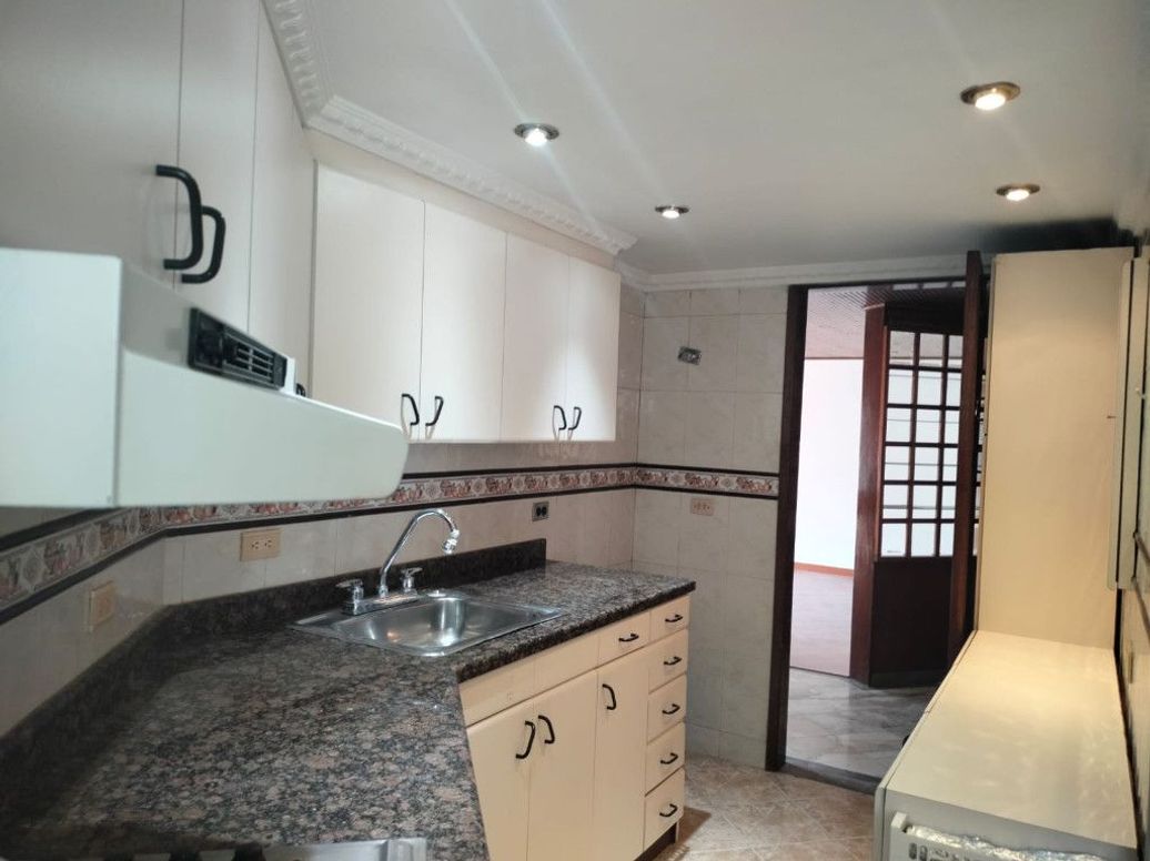 Apartamento de 3 alcobas en venta en Molinos Norte, Bogotá, 130 m² · foto 7 de 17