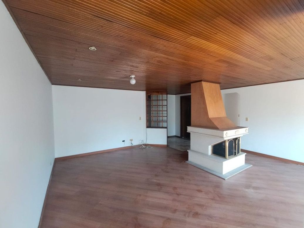 Apartamento de 3 alcobas en venta en Molinos Norte, Bogotá, 130 m² · foto 2 de 17