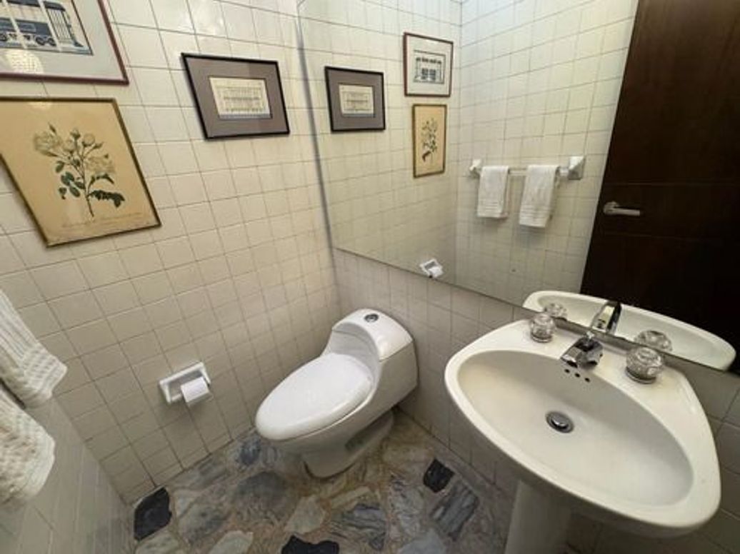 Casa de 4 alcobas en venta en Santa Barbara Alta, Bogotá, 441 m² · foto 11 de 12