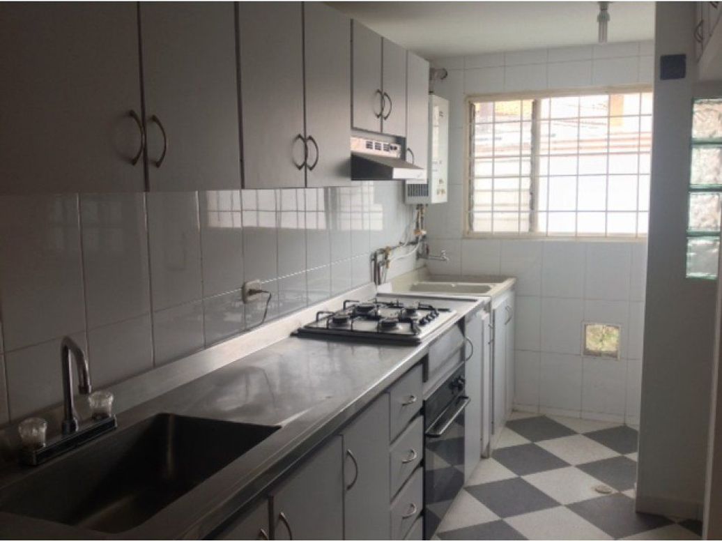 Apartamento de 2 alcobas en venta en Cedritos, Bogotá, 69 m² · foto 3 de 8