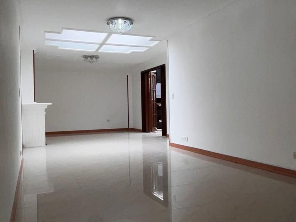 Apartamento de 4 alcobas en venta en El Contador, Bogotá, 138 m² · foto 2 de 20