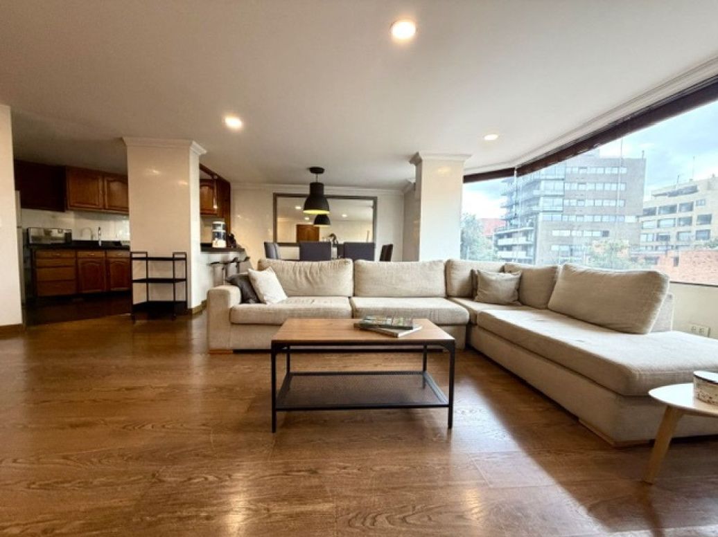 Apartamento de 3 alcobas en venta en Los Rosales, Bogotá, 127 m² · foto 2 de 20