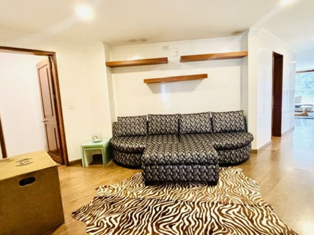 Apartamento de 3 alcobas en venta en Los Rosales, Bogotá, 127 m² · foto 14 de 20