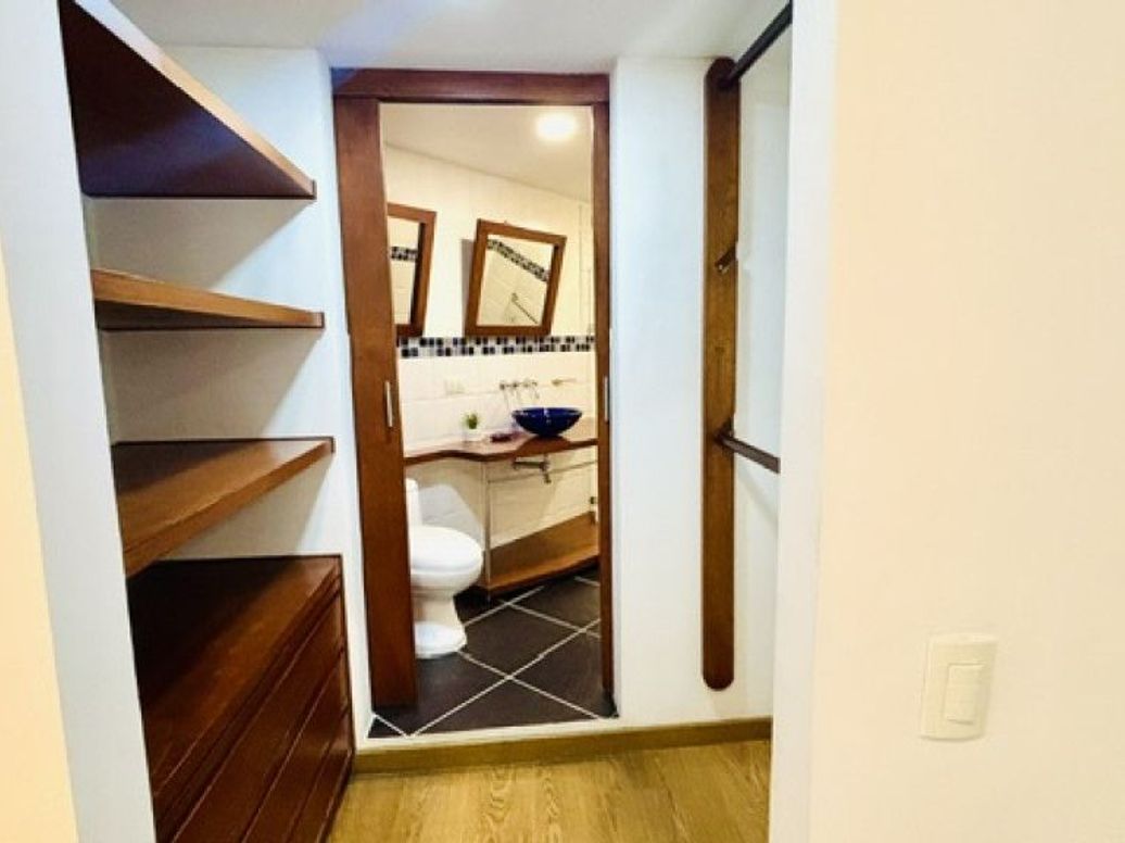 Apartamento de 3 alcobas en venta en Los Rosales, Bogotá, 127 m² · foto 18 de 20