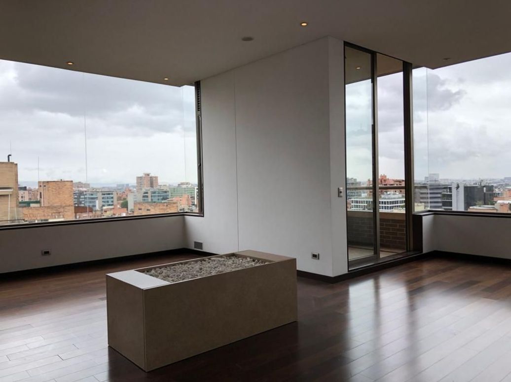 Apartamento de 3 alcobas en venta en El Retiro, Bogotá, 256 m² · foto 3 de 20