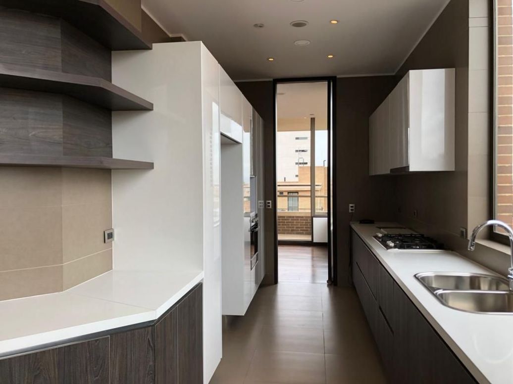 Apartamento de 3 alcobas en venta en El Retiro, Bogotá, 256 m² · foto 2 de 20