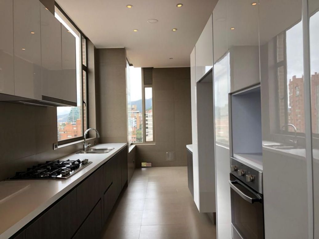 Apartamento de 3 alcobas en venta en El Retiro, Bogotá, 256 m² · foto 4 de 20