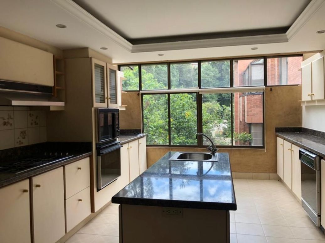 Apartamento de 4 alcobas en venta en Niza Suba, Bogotá, 481 m² · foto 2 de 20